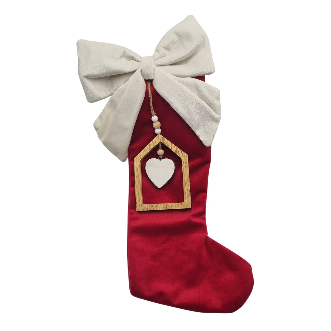 Calza della Befana in velluto rosso con decorazione cuore