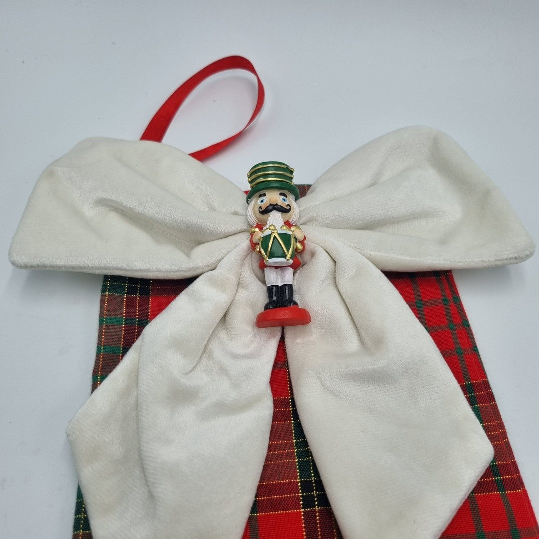 Calza della Befana scozzese rossa con soldatino