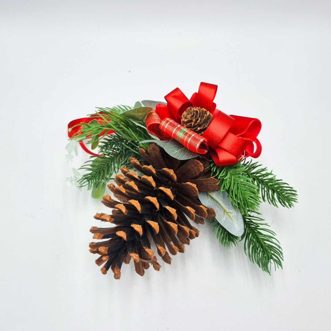 Set Natale con tagliere, pigna e strofinaccio "neve"