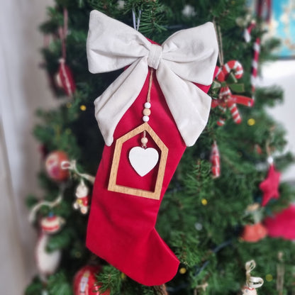 Calza della Befana in velluto rosso con decorazione cuore