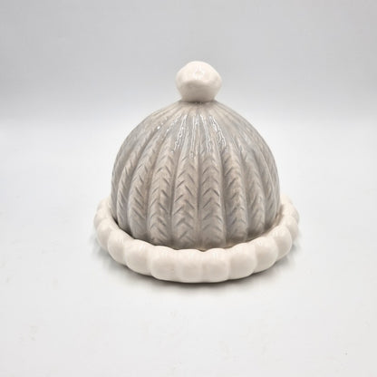 Piatto in ceramica con coperchio grigio e casetta di Natale