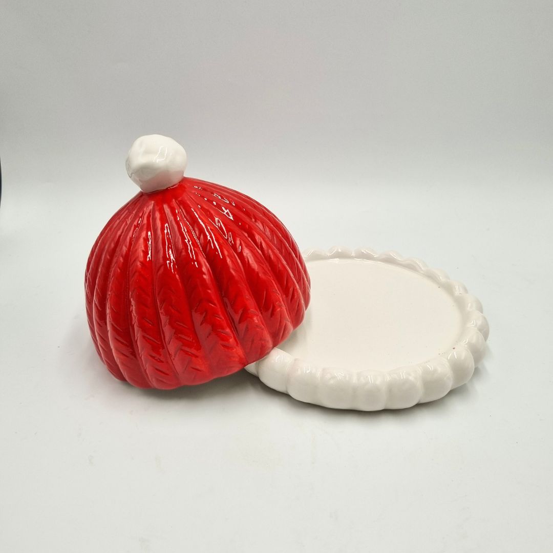 Piatto in ceramica con coperchio rosso e casetta di Natale