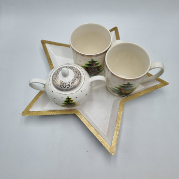 Vassoio in legno a forma di stella con due mug e zuccheriera